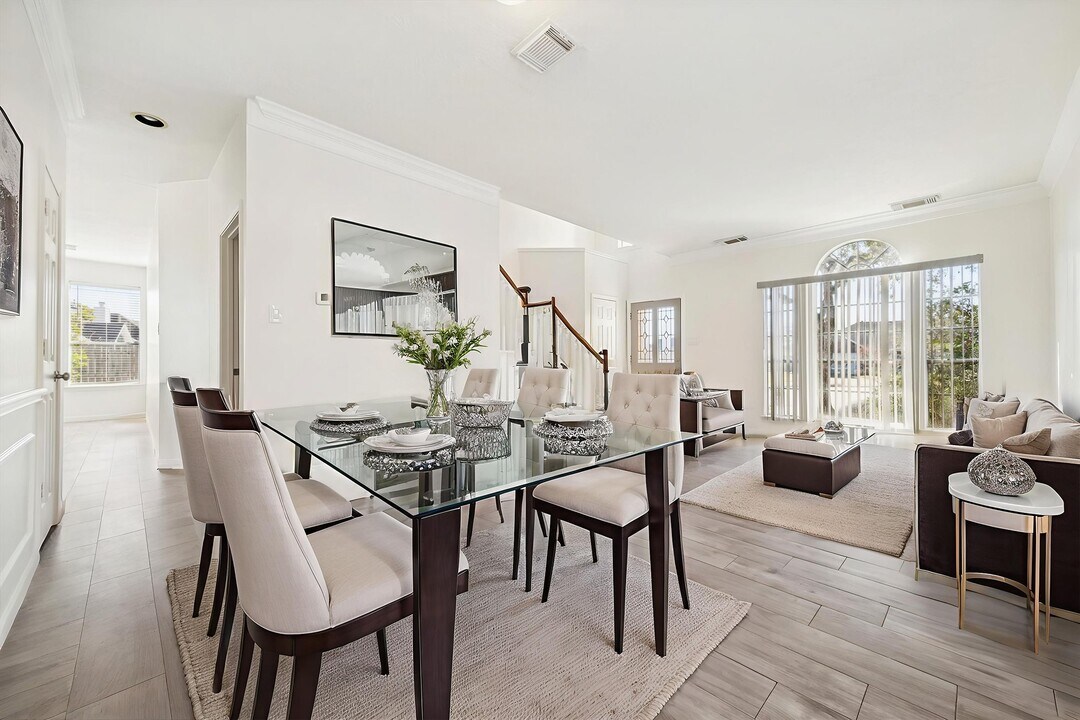 1702 River Trail in Sugar Land, TX - Building Photo