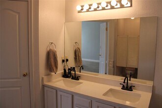 16205 Glorious Ln in Pflugerville, TX - Foto de edificio - Building Photo