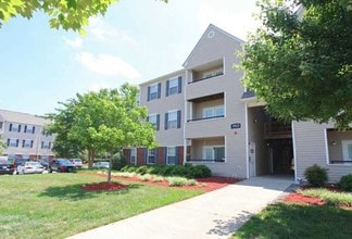 Longhill Grove in Williamsburg, VA - Building Photo - Building Photo