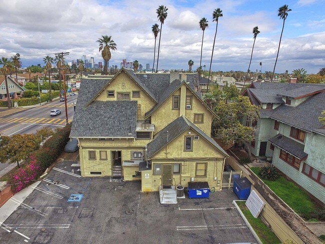 1903 S Harvard Blvd in Los Angeles, CA - Building Photo - Building Photo