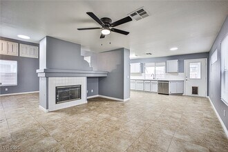 1845 Navajo Lake Way in Las Vegas, NV - Foto de edificio - Building Photo