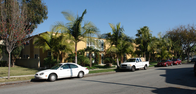 Casa Alamitos in Los Alamitos, CA - Building Photo - Building Photo