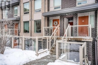 7 Applewood Ln in Toronto, ON - Building Photo - Building Photo