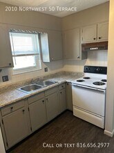 2010 NW 50 Terrace in Northmoor, MO - Building Photo - Building Photo