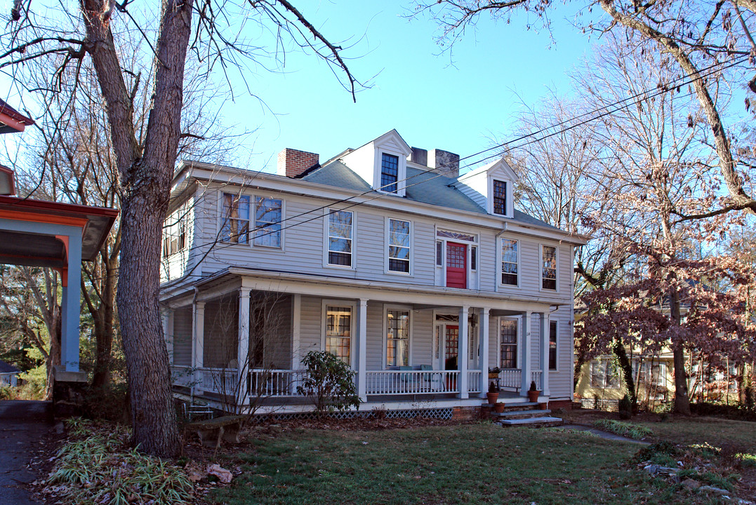 114 Montford Ave in Asheville, NC - Foto de edificio