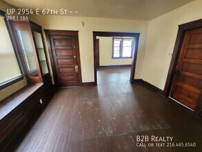 2954 E 67th St in Cleveland, OH - Foto de edificio - Building Photo