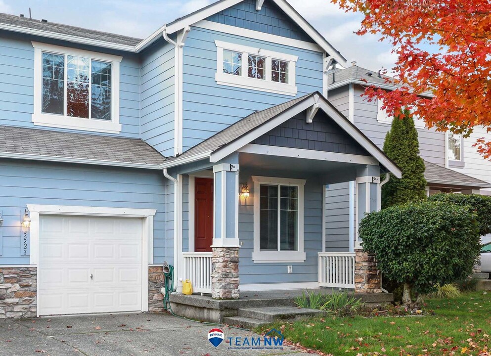 5523 Boardwalk St SE in Lacey, WA - Foto de edificio