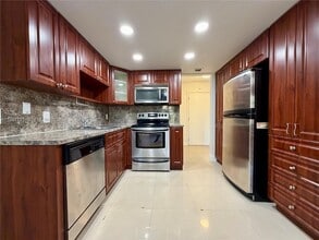 10651 SW 108th Ave, Unit 1D in Miami, FL - Foto de edificio - Building Photo