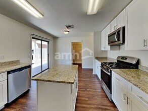 16249 W Woodlands Ave in Goodyear, AZ - Foto de edificio - Building Photo