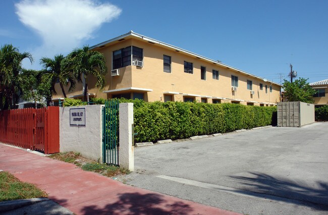 985-987 Bay Dr in Miami Beach, FL - Foto de edificio - Building Photo