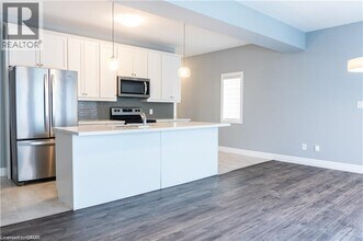 59 Pondcliffe Dr in Kitchener, ON - Building Photo - Building Photo