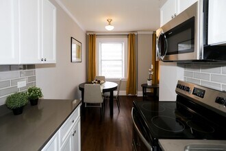 817 W Lakeside Pl in Chicago, IL - Building Photo - Building Photo