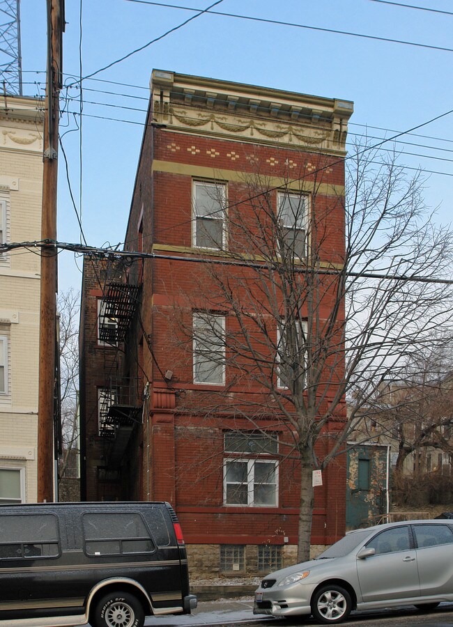 2319 Clifton Ave in Cincinnati, OH - Building Photo - Building Photo