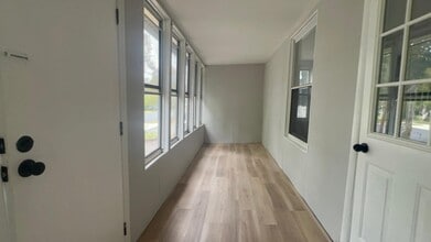 409 E Maple Ave in Lindenwold, NJ - Foto de edificio - Building Photo