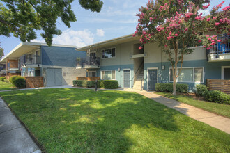 Reserve at Walnut Creek in Walnut Creek, CA - Building Photo - Building Photo