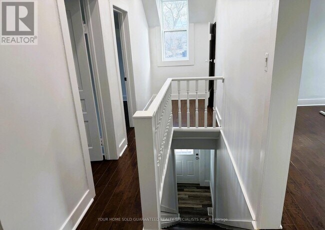 98 Wellington St E in Aurora, ON - Building Photo - Building Photo