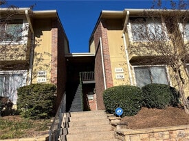 Room in Condo on Palmyra Dr in Marietta, GA - Building Photo