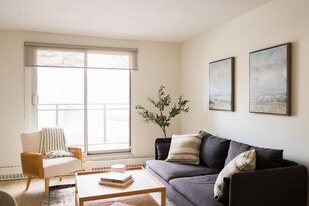 Avalon Park in Ottawa, ON - Building Photo