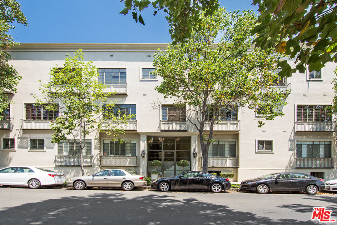 9601 Charleville Blvd in Beverly Hills, CA - Building Photo