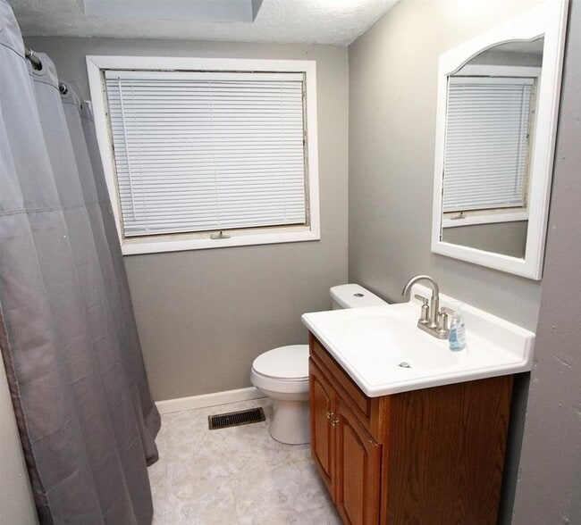 235 Eastland Dr in Lafayette, IN - Building Photo - Building Photo