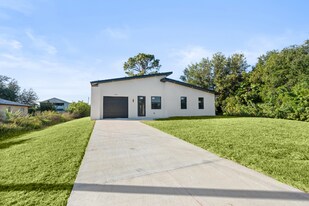 2603 3rd St SW in Lehigh Acres, FL - Building Photo