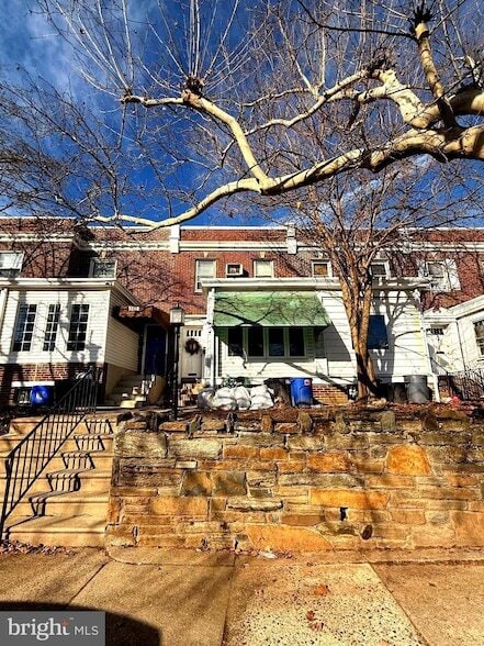 property at 5118 Oakland St