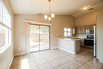 5802 S 54th Ln in Phoenix, AZ - Building Photo - Building Photo