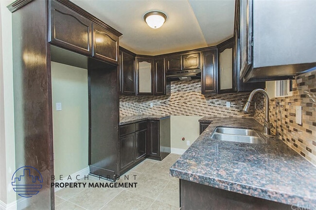 822-824 E. 75th St. in Los Angeles, CA - Building Photo - Building Photo