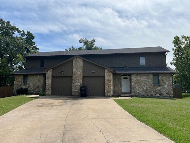 203-203 Briarcrest Ct in Columbia, MO - Building Photo - Building Photo