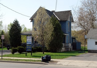 933 Coffeen St in Watertown, NY - Foto de edificio - Building Photo