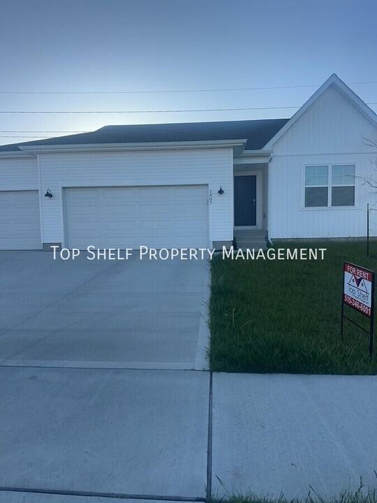 1407 NE Crossing Oaks Dr in Ankeny, IA - Building Photo