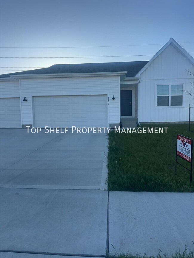 property at 1407 NE Crossing Oaks Dr