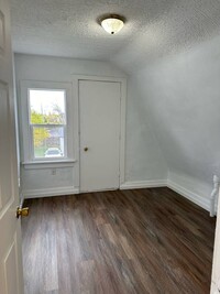 6019 W Burnham St, Unit Upper Duplex in West Allis, WI - Building Photo - Building Photo