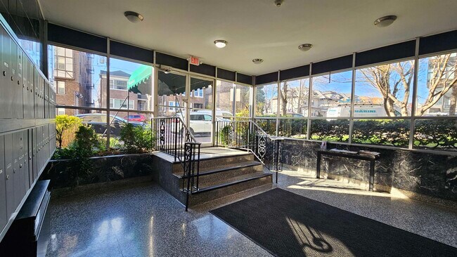 6010 JFK Blvd E in West New York, NJ - Building Photo - Building Photo