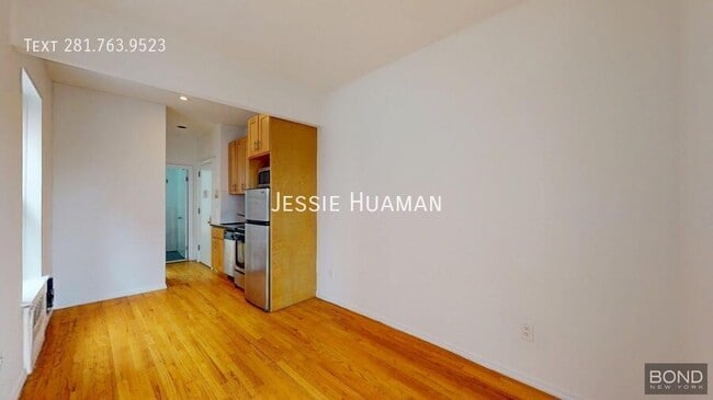 26 King St in New York, NY - Building Photo - Building Photo