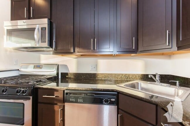 5050 N Sheridan Rd in Chicago, IL - Foto de edificio - Building Photo