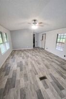 18640 SE 22nd Ln in Silver Springs, FL - Building Photo