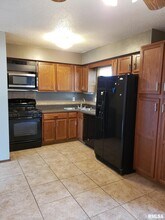 4811 Candlelight Dr in Davenport, IA - Building Photo - Building Photo