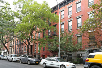 315 E 6th St in New York, NY - Building Photo - Building Photo