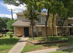Towne Oaks Townhomes in Irving, TX - Building Photo