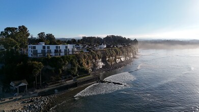 101 Grand in Capitola, CA - Foto de edificio - Building Photo