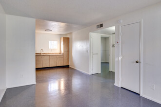 Starlight Apartment Homes in Phoenix, AZ - Building Photo - Interior Photo