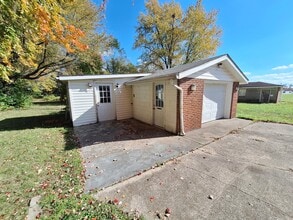 6105 Oakdale Ln in Louisville, KY - Foto de edificio - Building Photo