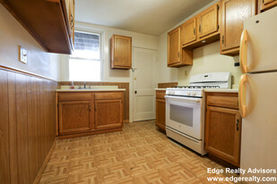 63 Euston Rd, Unit 3 in Boston, MA - Building Photo