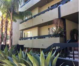 Sundial Apartments in Santa Monica, CA - Building Photo - Building Photo