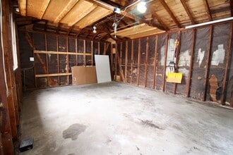 30014 Lonnie Dr in Westland, MI - Building Photo - Building Photo