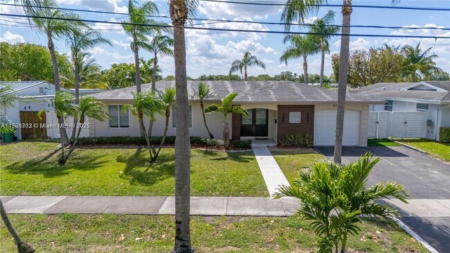 5020 SW 92nd Ave in Miami, FL - Building Photo - Building Photo