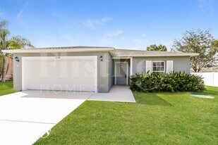 2568 SW Deckard St in Port St. Lucie, FL - Building Photo