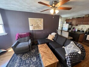 211 Holland St, Unit 2B in Somerville, MA - Building Photo - Building Photo