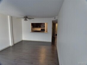 4355 Maryland Ave, Unit 207 in St. Louis, MO - Building Photo - Building Photo